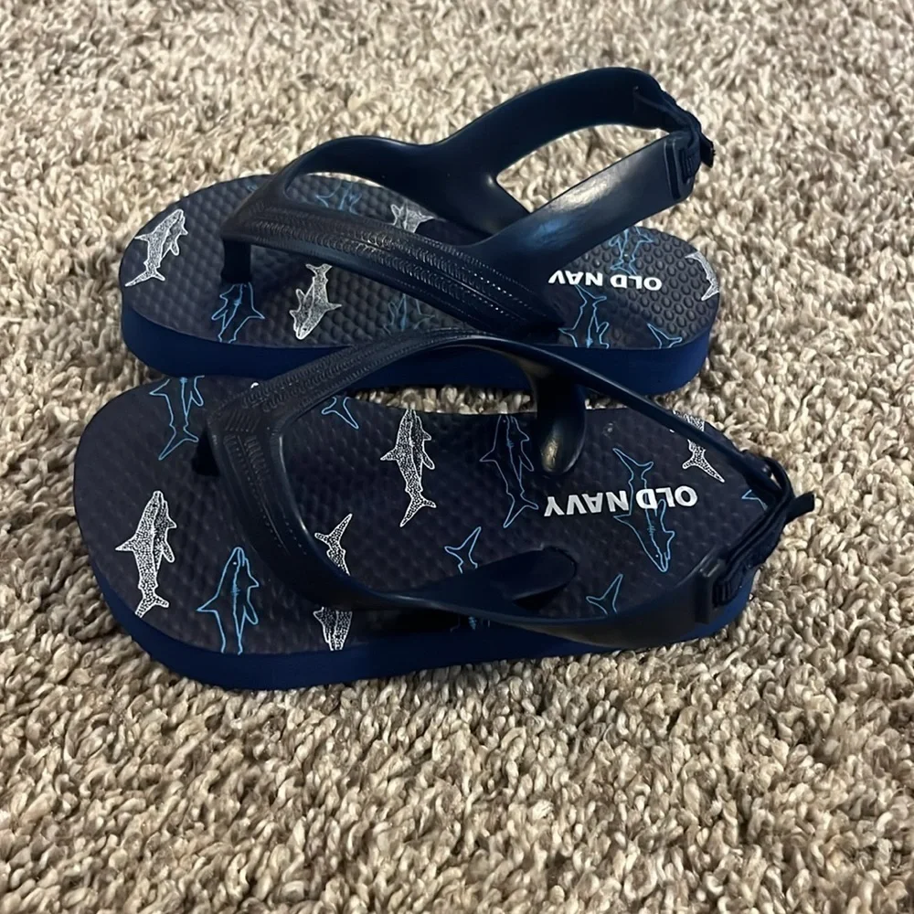 Old Navy Infant/Toddler‎ Shark Flip Flops with Heel Strap
